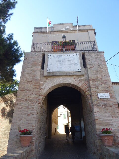 Castello di Fiorenzuola di Focara景点图片