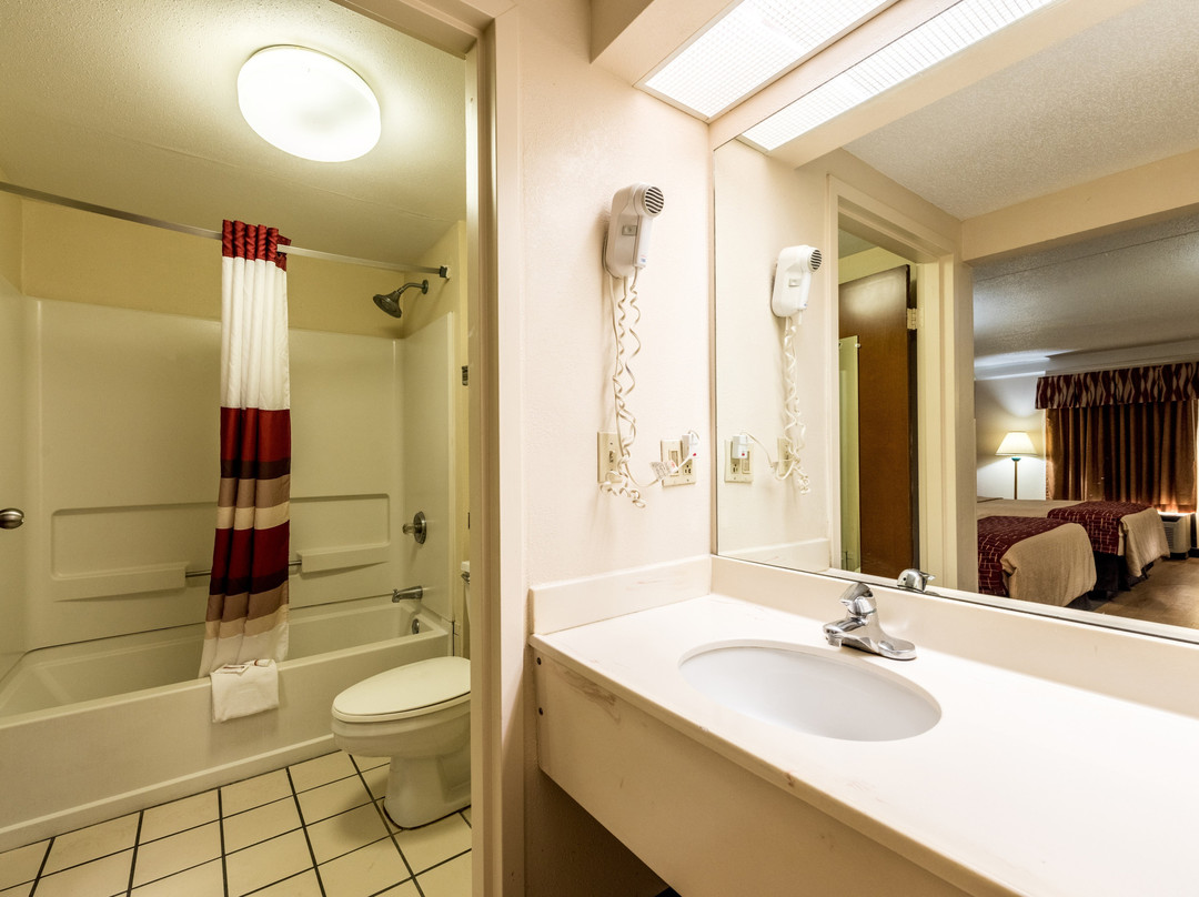 Red Roof Inn & Suites Clinton主图