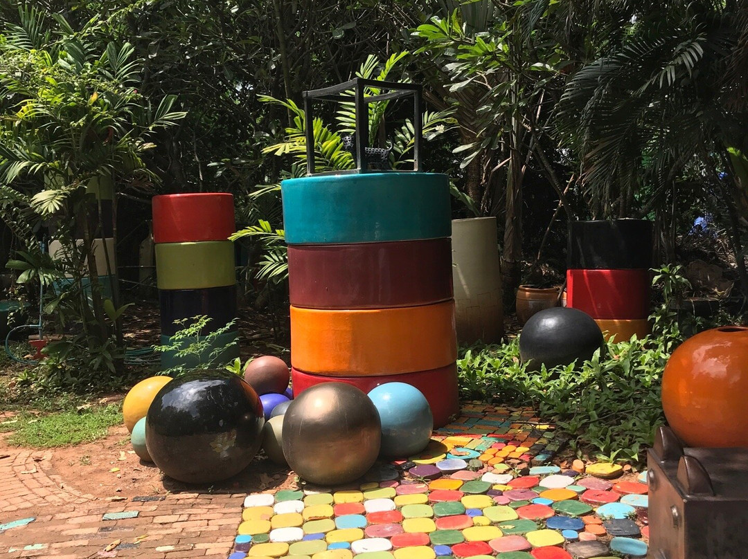 Tao Hong Tai Ceramics景点图片