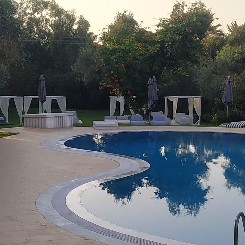 Mr & Mrs White Corfu Couples Retreat主图