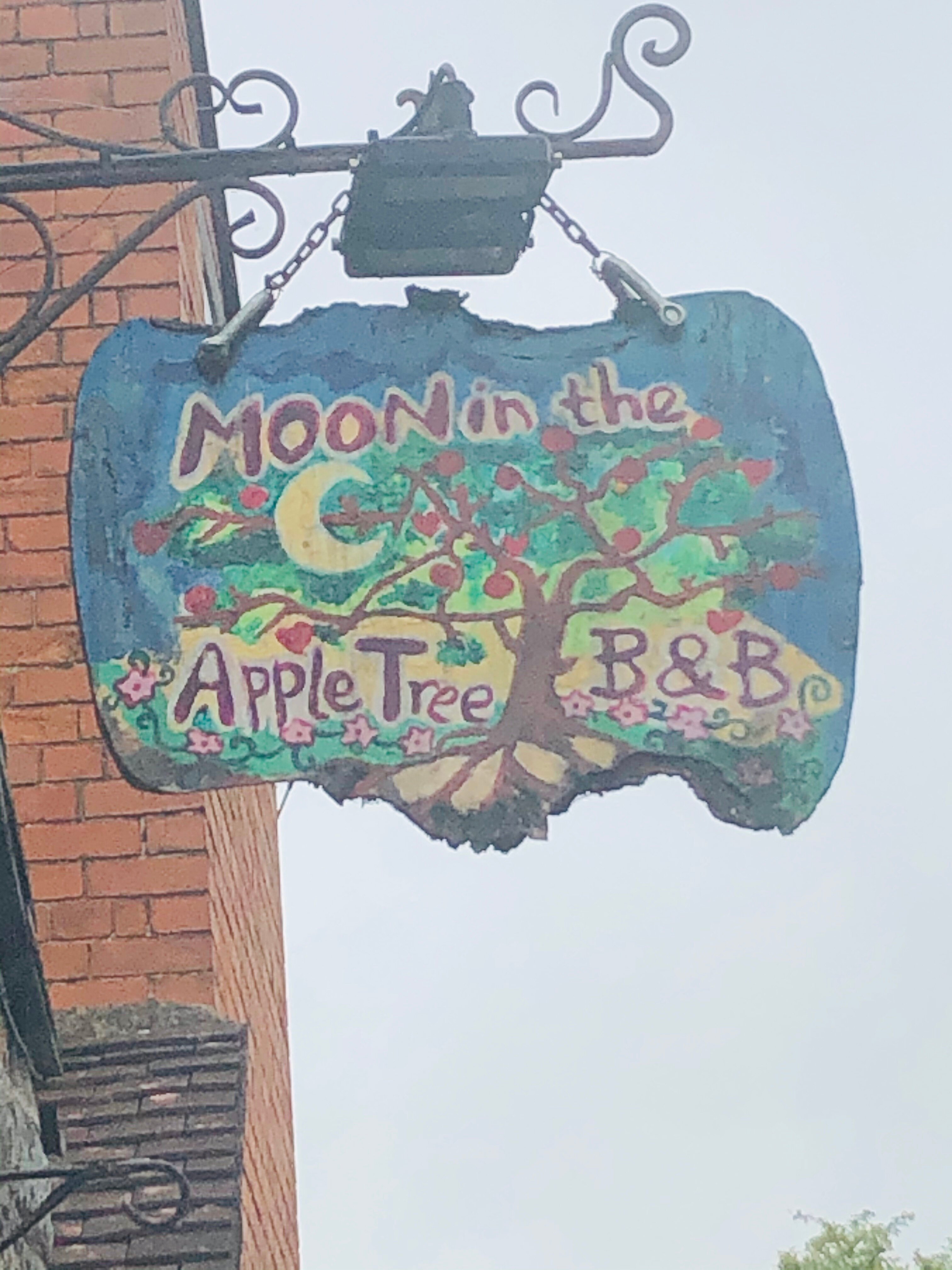 Moon in the Apple Tree B&B-官方