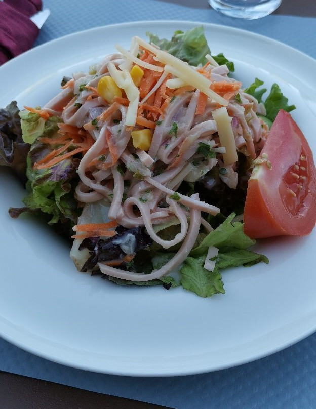 瑞莱斯阿克恩彩虹酒店主图