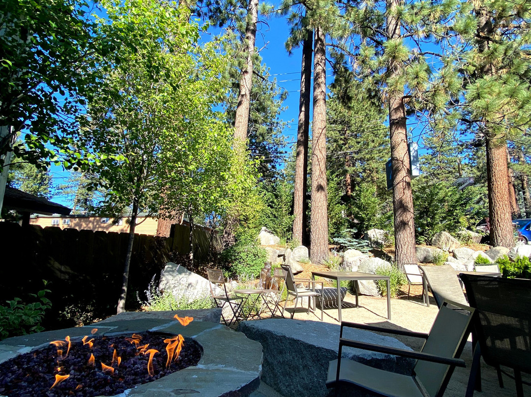 太浩湖七海酒店主图