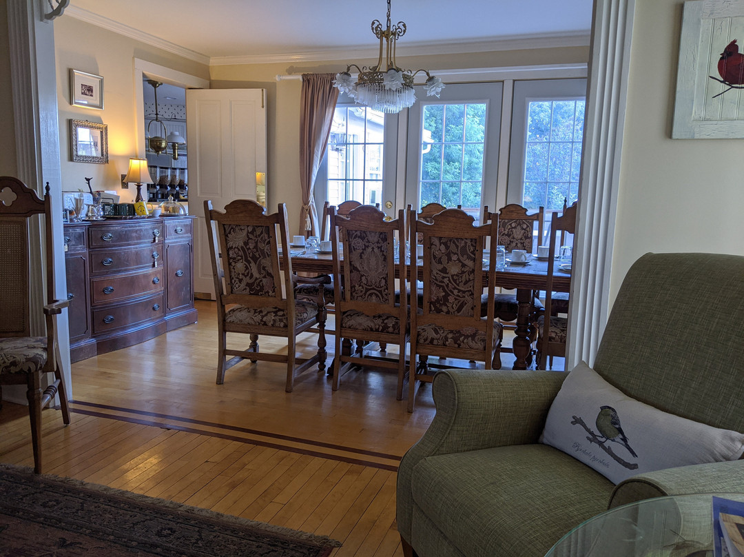 Bird House Inn and Gardens主图