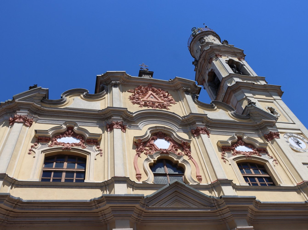 Chiesa della Santissima Trinita'-克雷马必去景点
