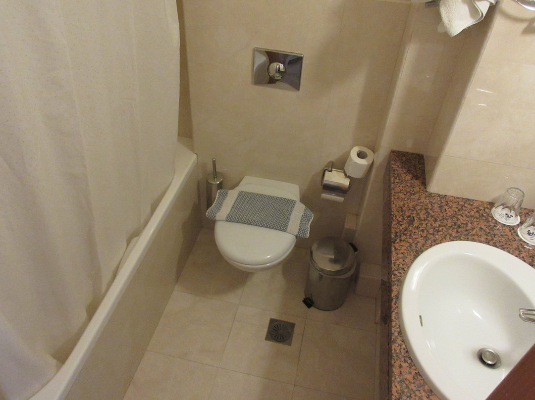 John & George Hotel主图