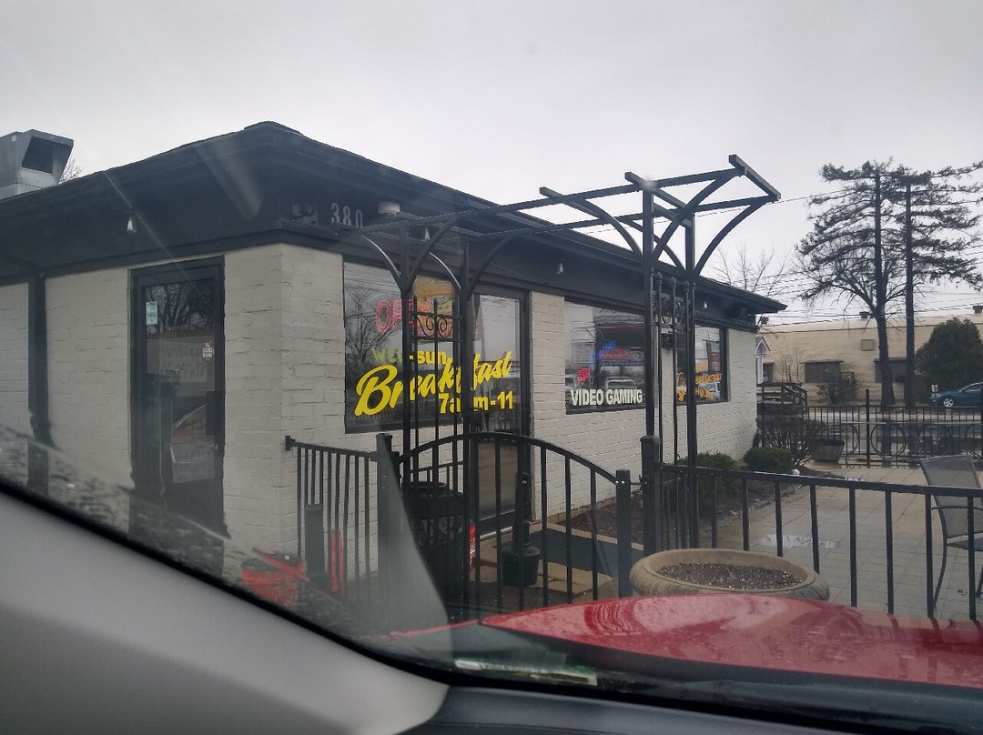 Uncle D's Bar & Grille