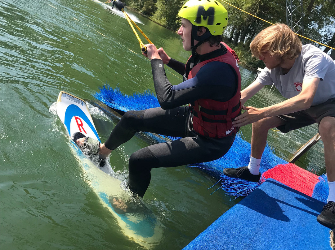 Lakeside Paradise Cable Park-克诺克－海斯特必去景点