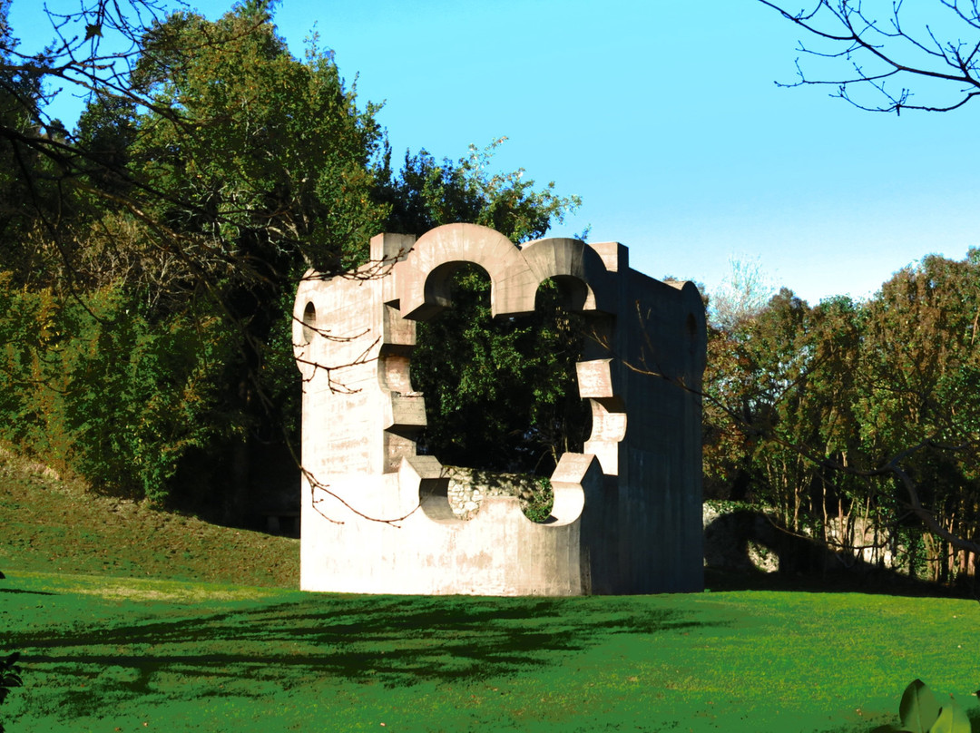 Esculturas de Henry Moore y Eduardo Chillida景点图片