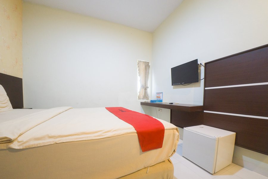 RedDoorz Plus near Mall Panakkukang 2主图