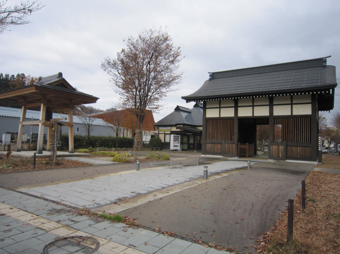 Nio Statues-饭山市必去景点