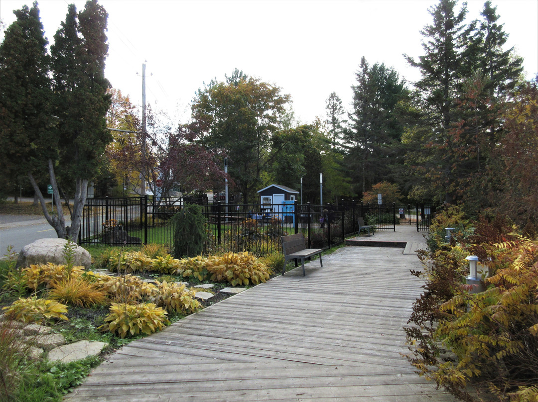Lac Rond-Sainte-Adele必去景点