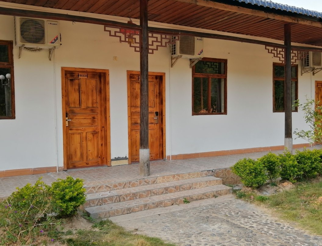 九连山原始森林度假村酒店主图