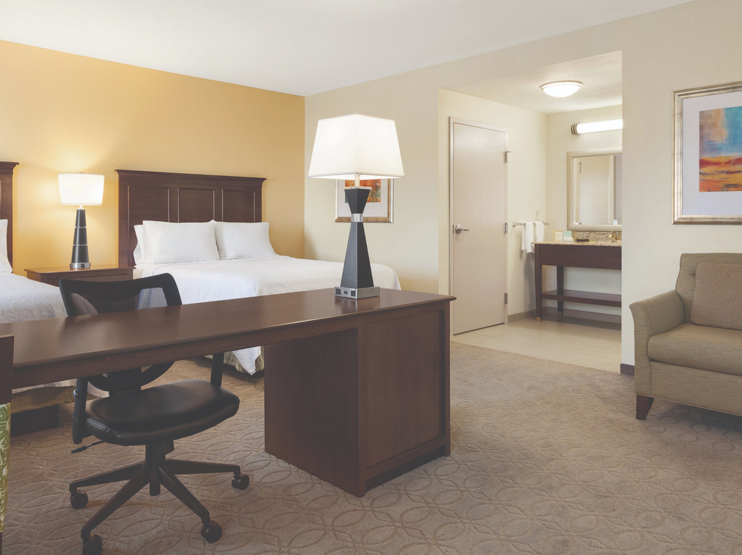 Hampton Inn & Suites San Bernardino主图
