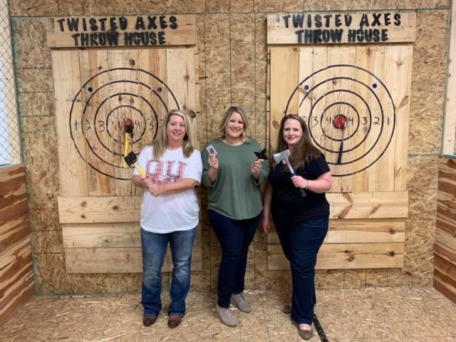 Twisted Axes Throw House-穆尔必去景点