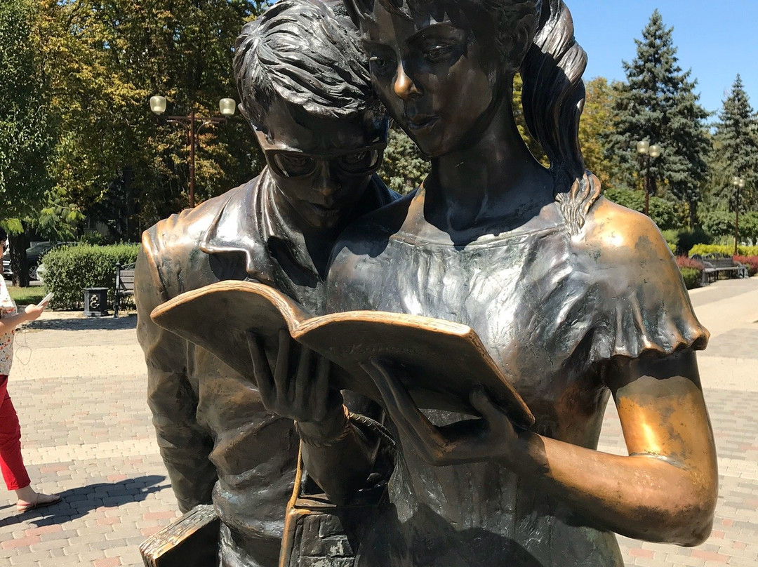 Monument Shurik and Lidochka景点图片