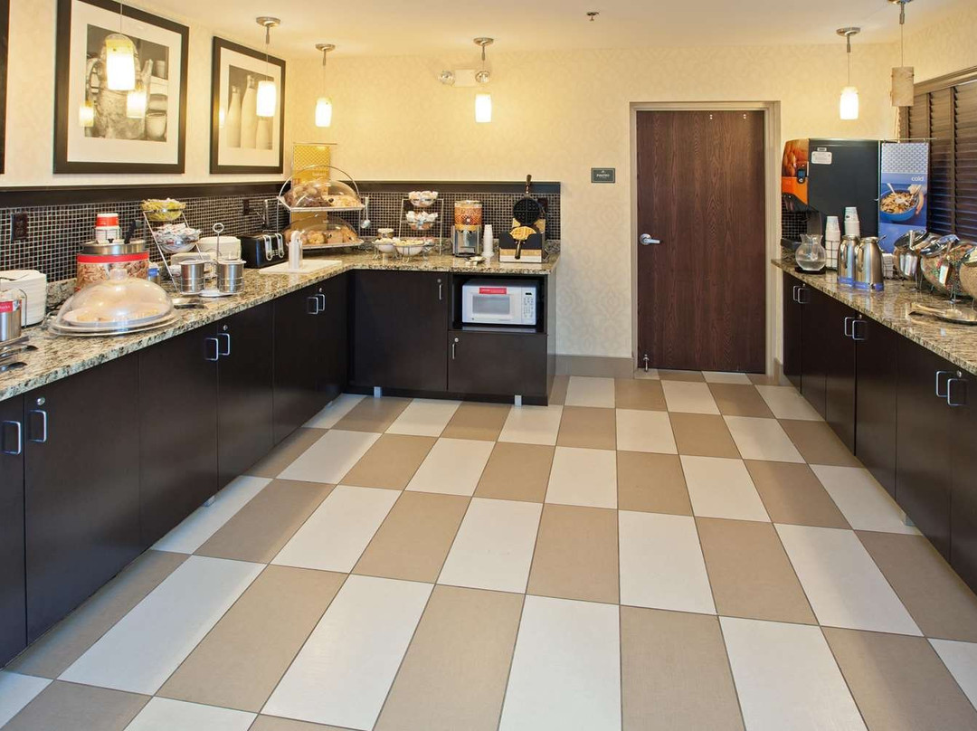 迪克森汉普顿酒店主图