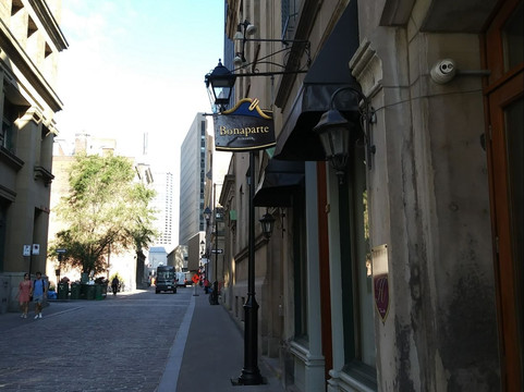 波拿巴特酒店主图