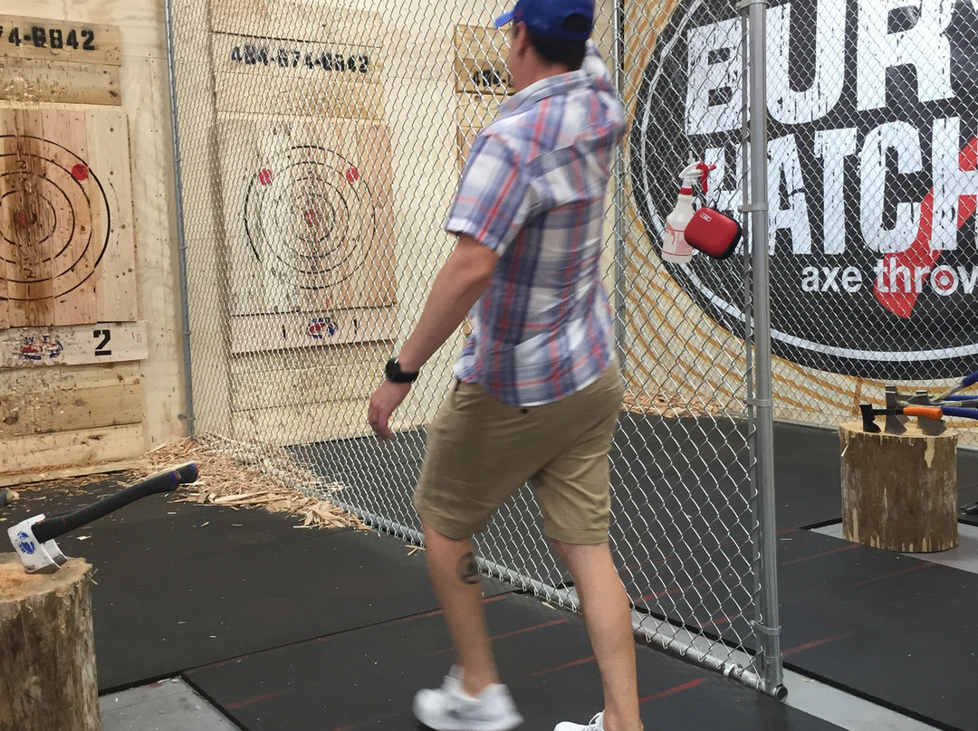 普鲁士国王旅游景点-Bury The Hatchet King of Prussia - Axe Throwing