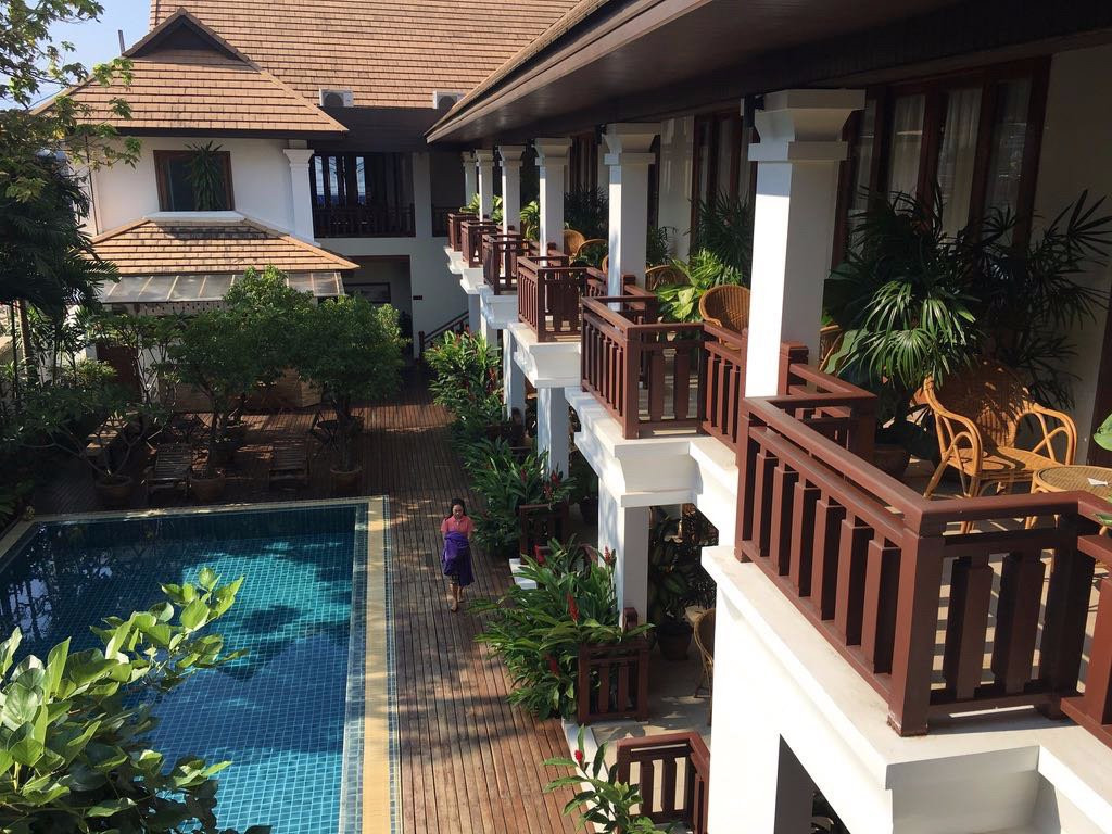 雅典娜饭店主图