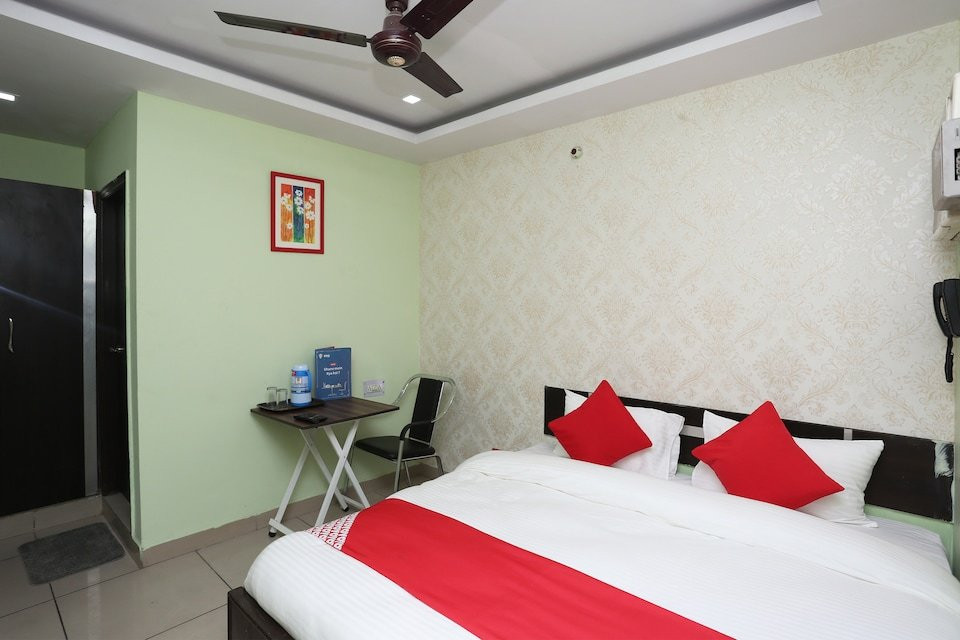 OYO 33500 Hotel Cross Road主图