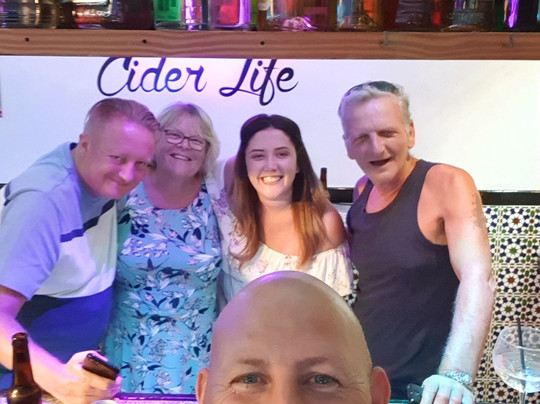 Andy's Bar-阿尔库迪亚港必去景点