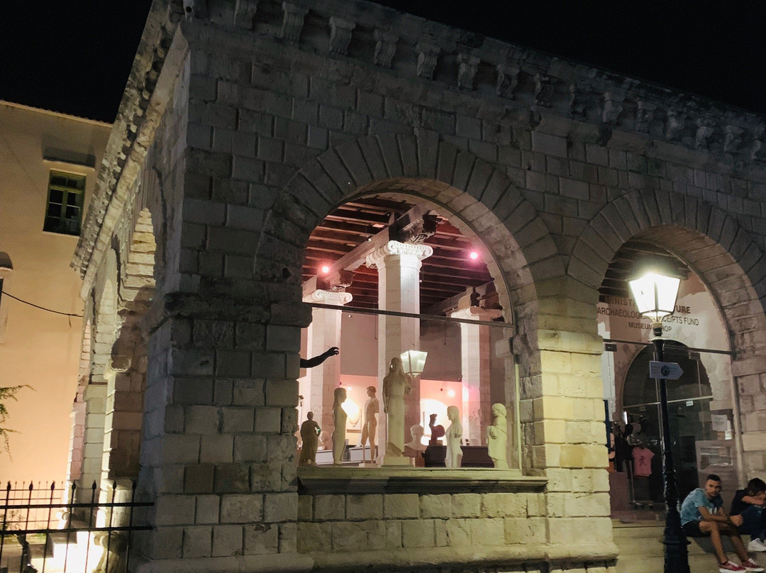 Loggia Veneziana-雷斯蒙必去景点