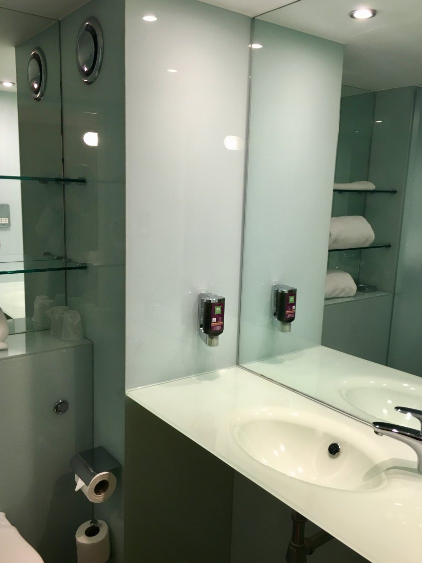 宜必思尚品巴恩斯利酒店-浴室