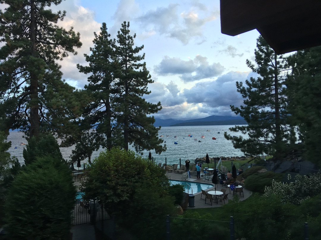 红太狼湖畔小屋主图