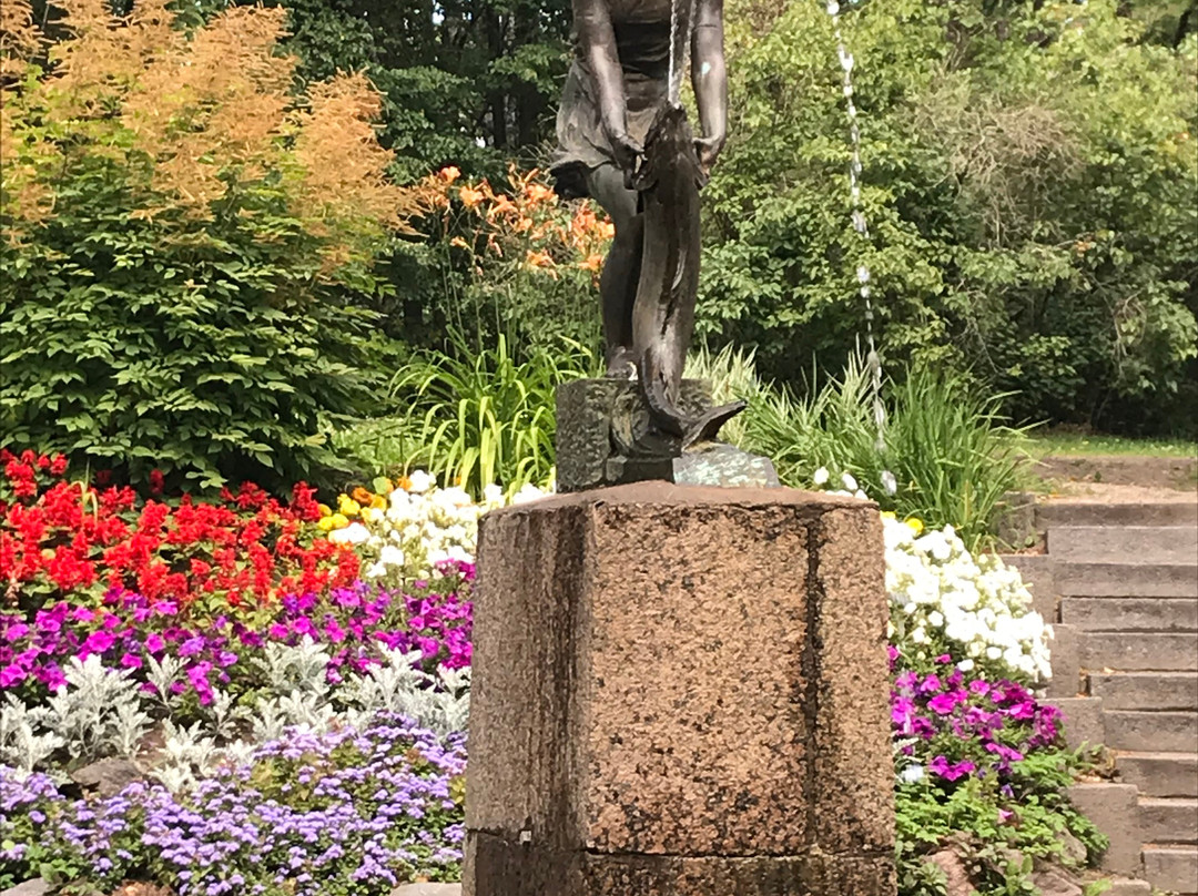 Fountain the Girl Ude With Fish-泽列诺戈尔斯克必去景点