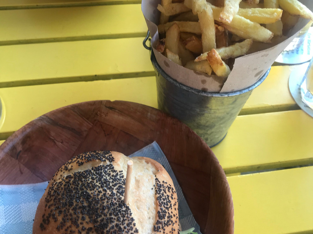 Makamaka | Beach Burger Cafe