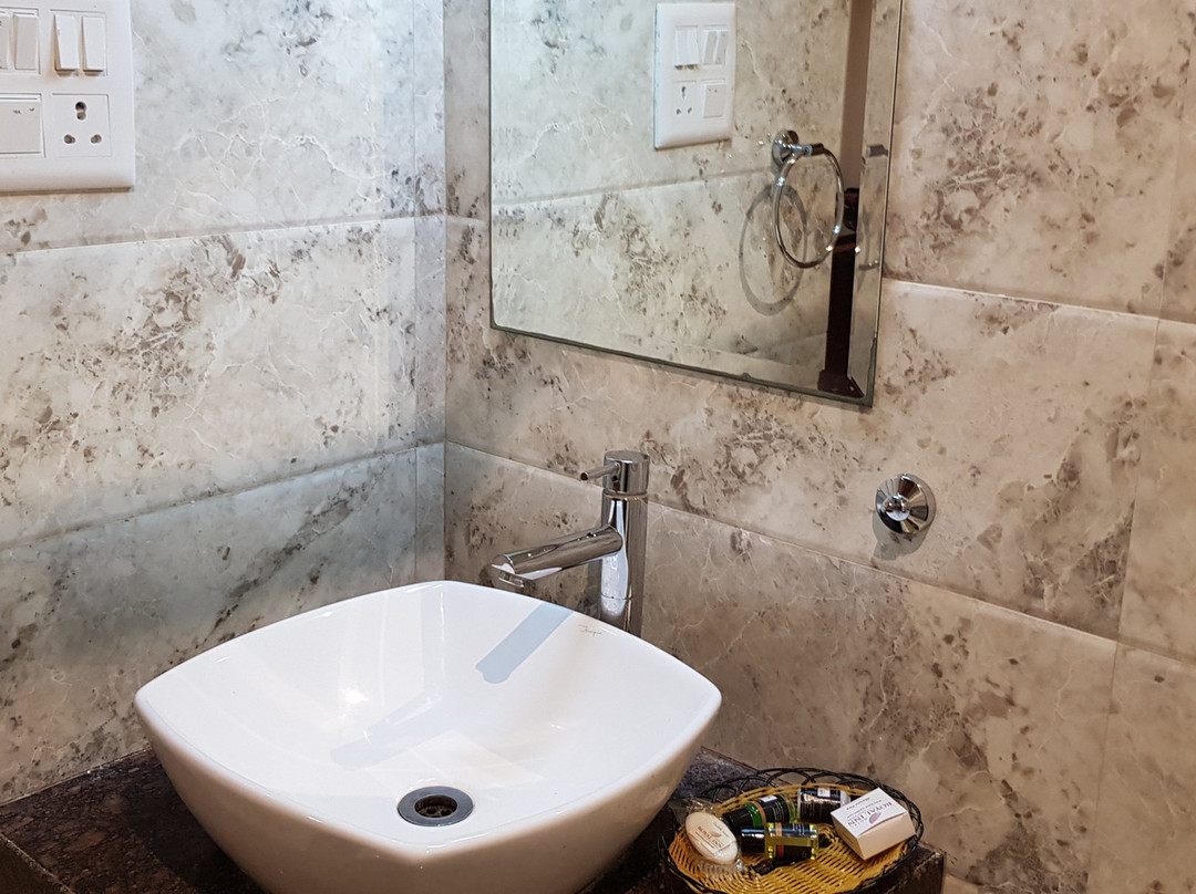 Royal Inn Hotel主图