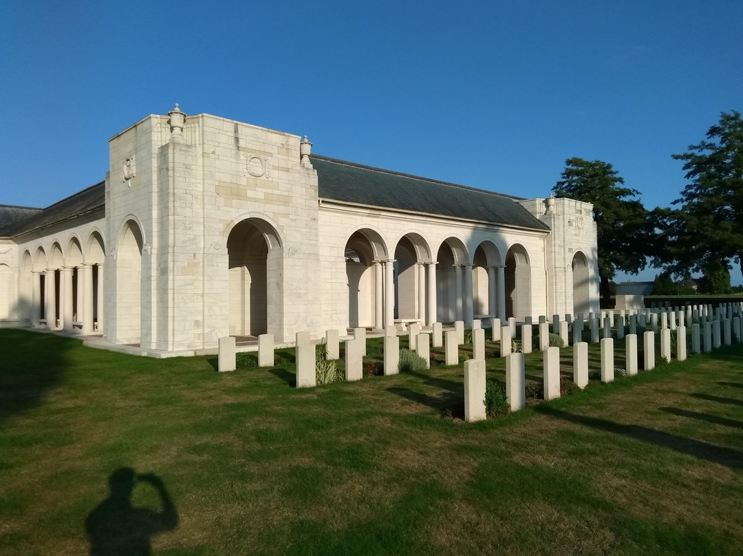 Le Touret Military Cemetery and Memorial景点图片
