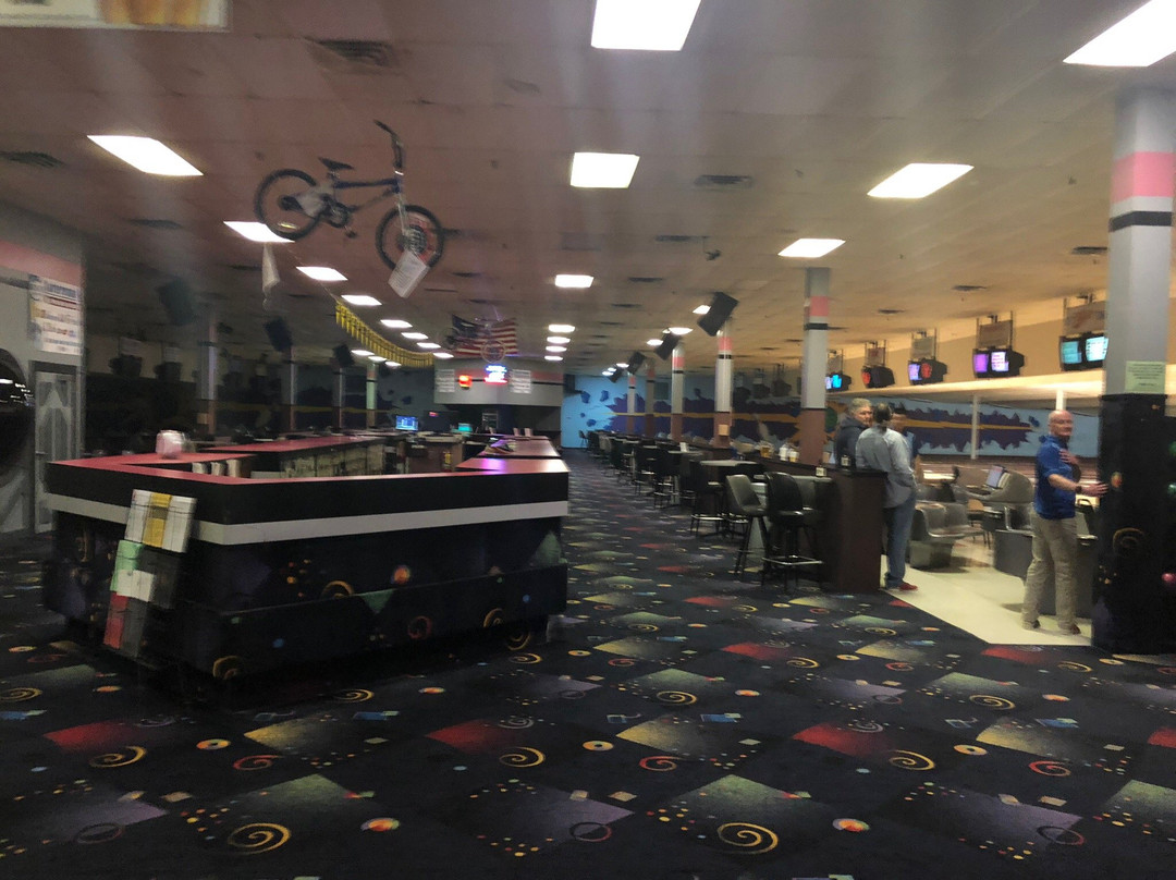 Westdale Bowling Center & Lazer Tag-锡达拉皮兹必去景点