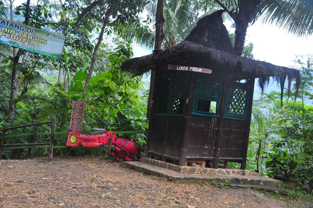 Kedung Pedut Waterfall景点图片