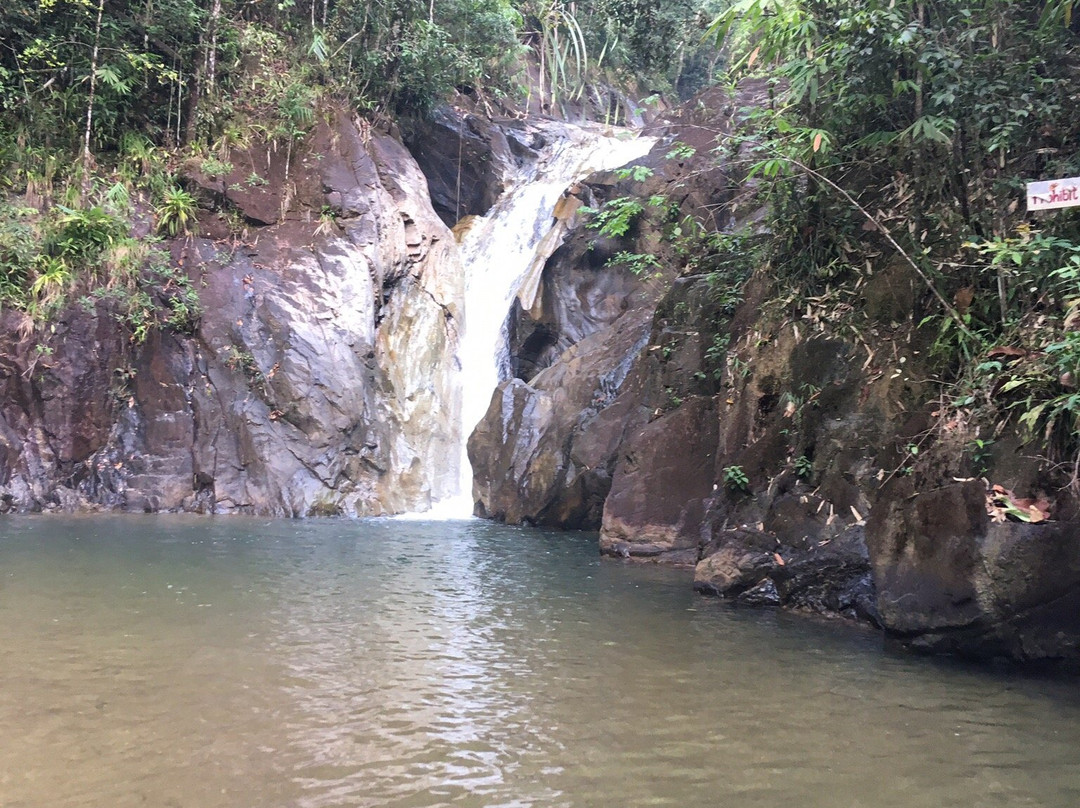Ton Pariwat Waterfall-攀牙必去景点