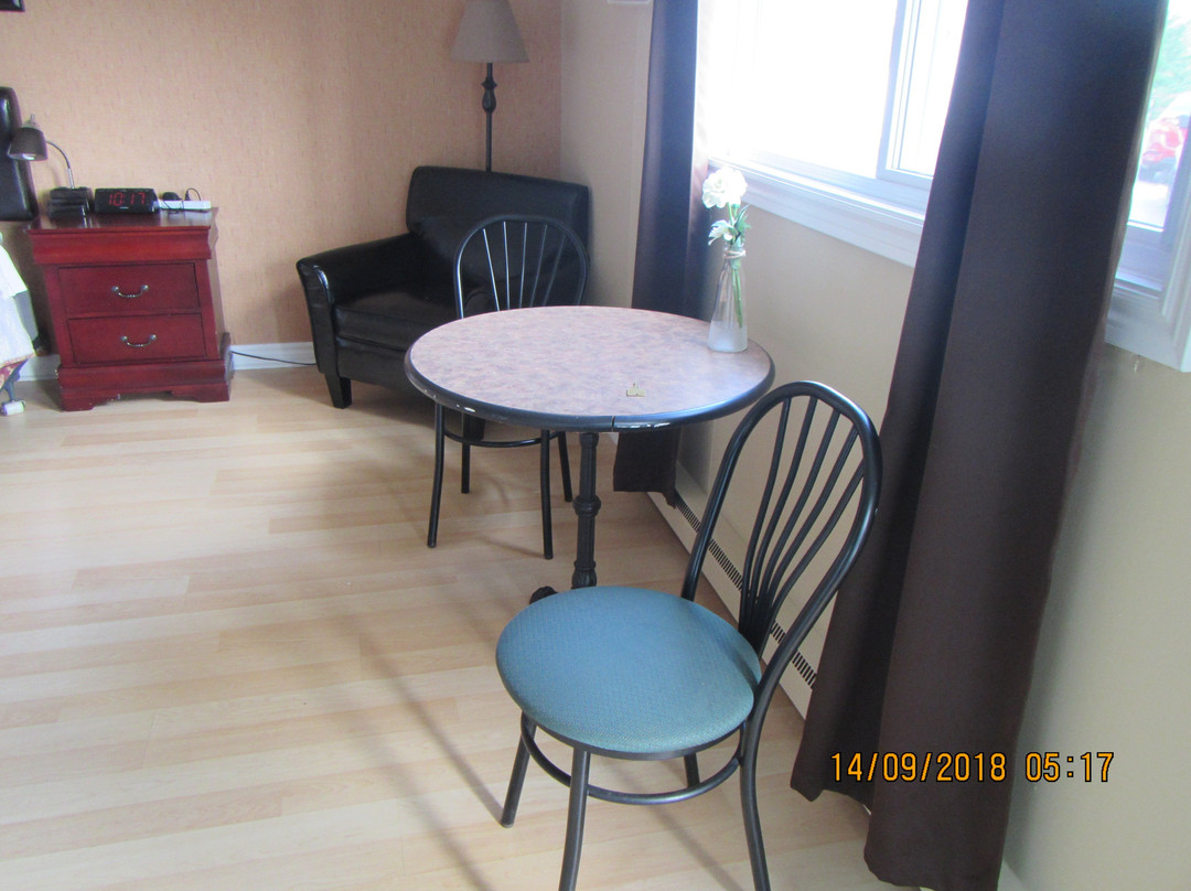 MacNeil's Motel主图