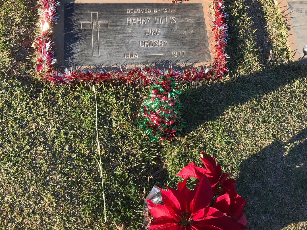 Holy Cross Catholic Cemetery-卡尔弗城必去景点