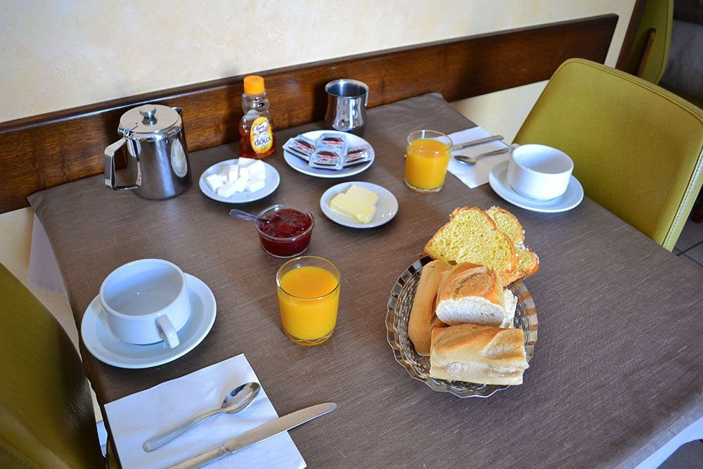 Hotel Au Bon Accueil主图