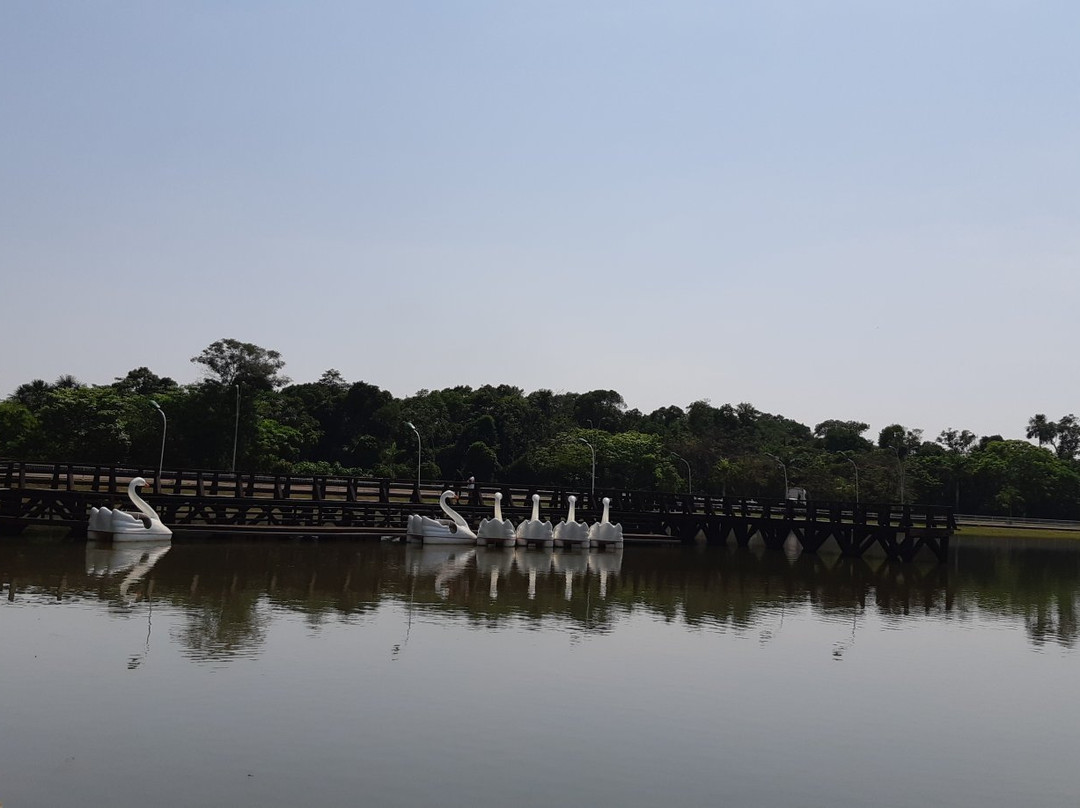 Ernani José Machado Lake