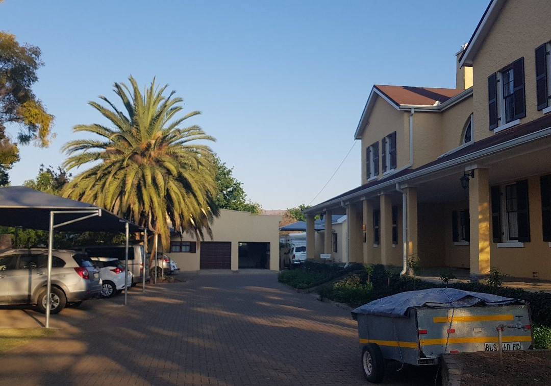 26 On Chamberlain Guest House主图