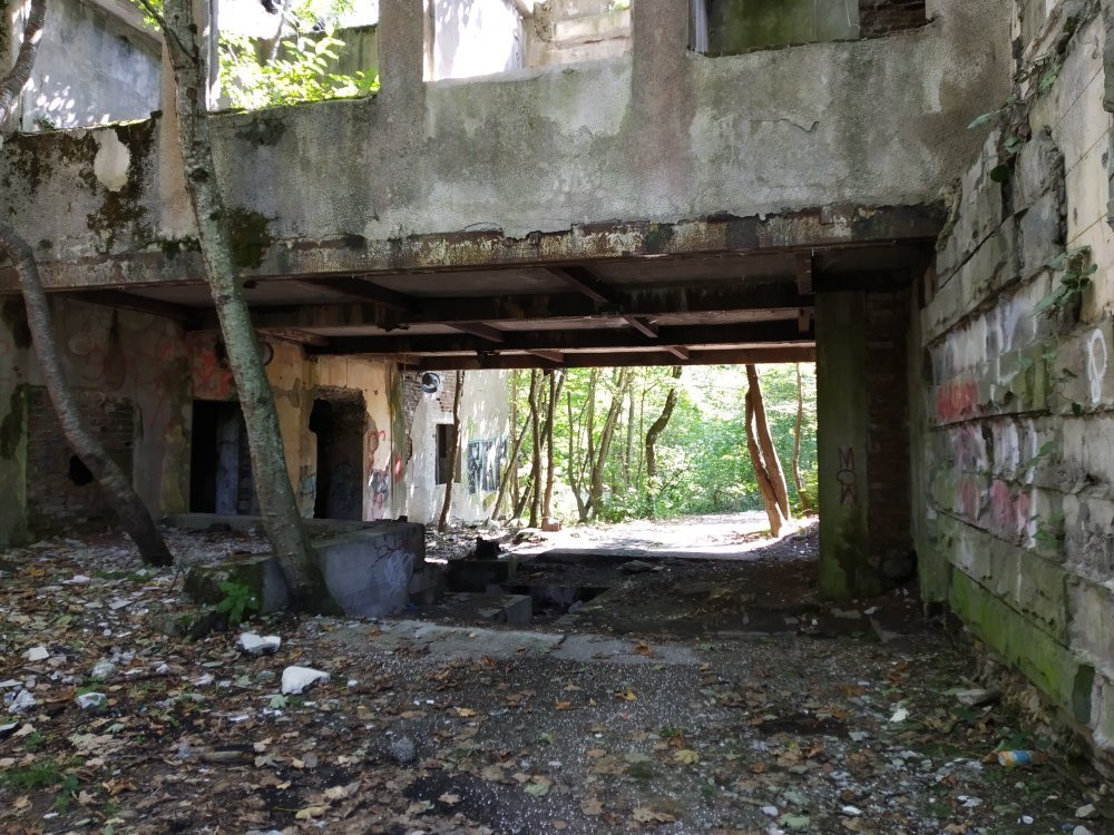 Abandoned Restaurant on the Akhun Mountain景点图片