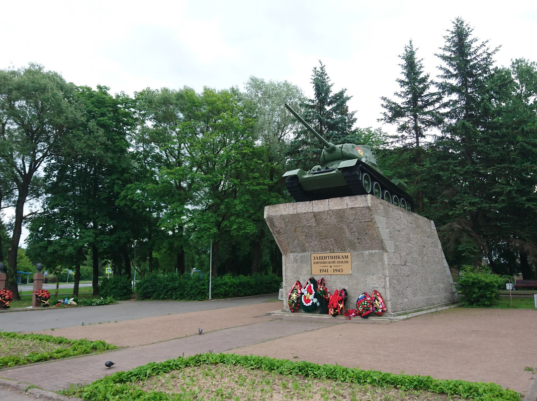 Monument Tank T-34 to Defenders of Kirishi景点图片