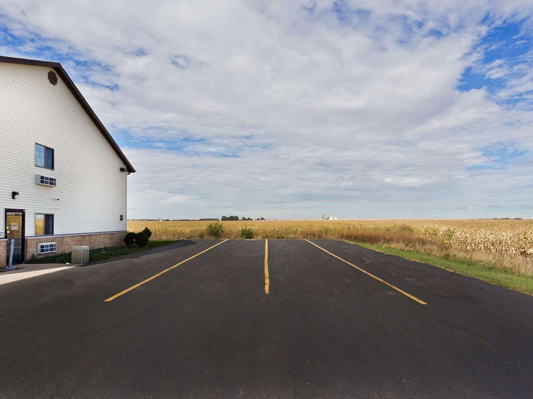 罗谢尔速8酒店主图