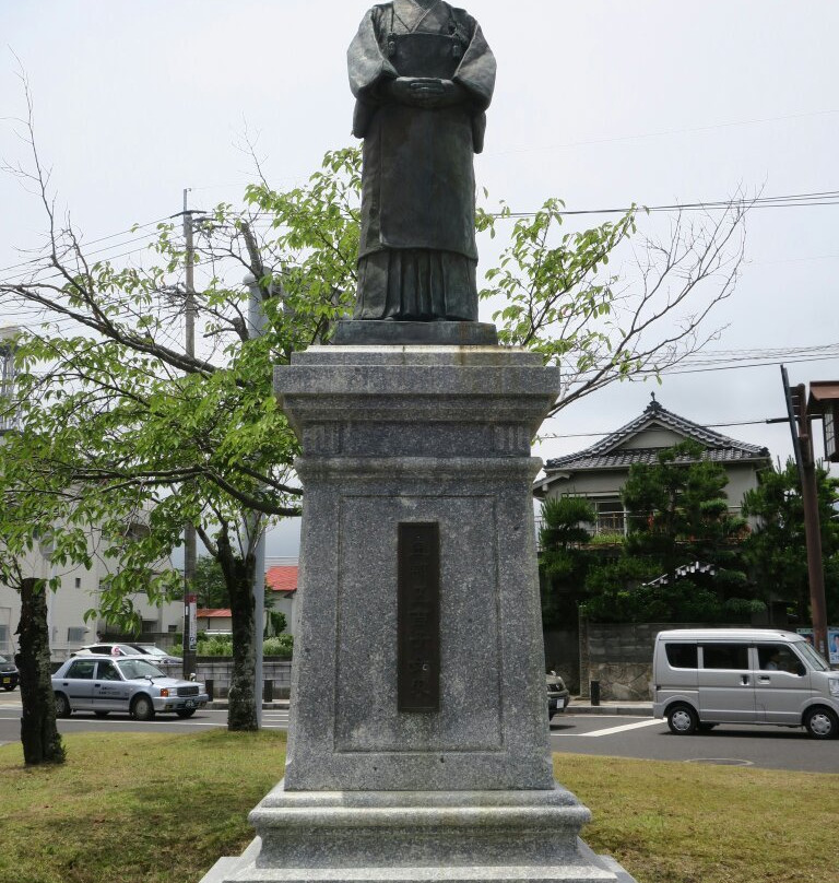 Statue of Okumura Ioko-唐津市必去景点