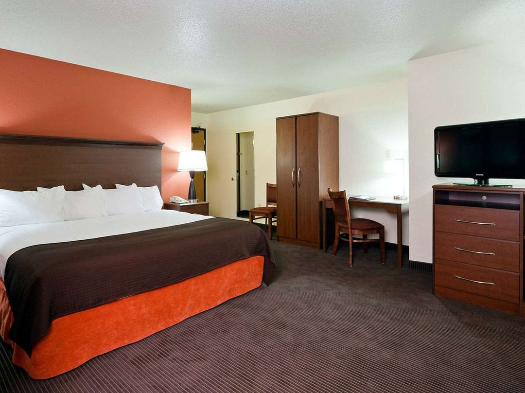 AmericInn by Wyndham Manitowoc主图