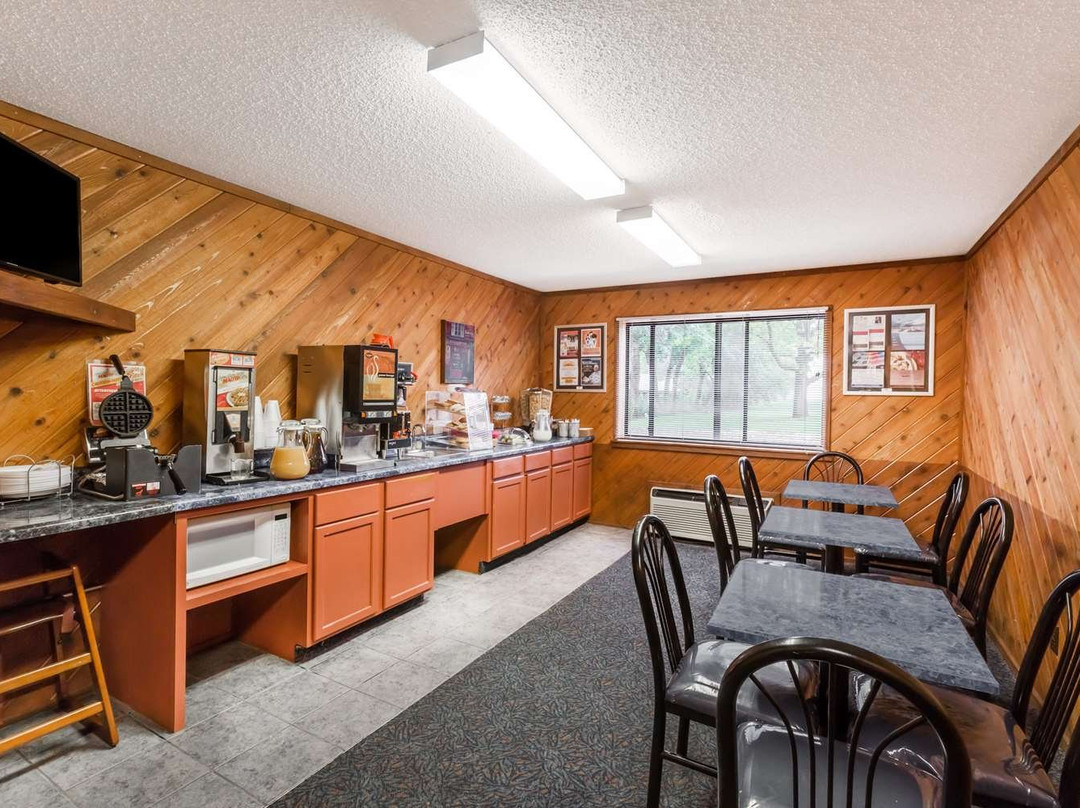 Super 8 by Wyndham Estherville主图