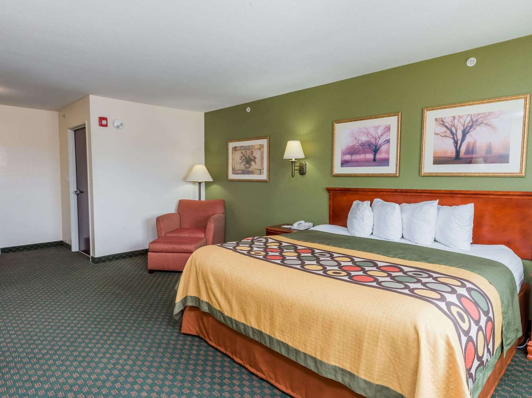 Super 8 by Wyndham Rolla主图