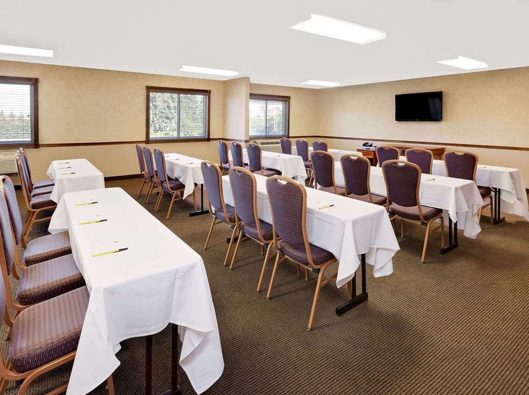 Super 8 by Wyndham Mt. Pleasant主图