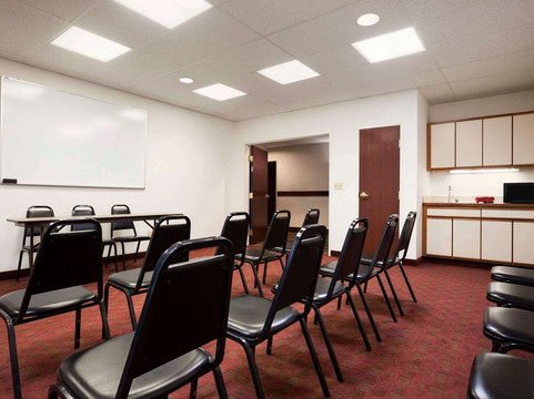 奥罗拉-内珀维尔地区速8酒店主图